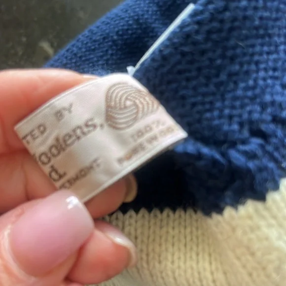 NWOT Stowe Woolens Ltd navy blue beanie hat with pink pigs, blue & pink pom-pom - Picture 8 of 12